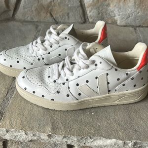 Madewell x Veja Leather V-10 Sneakers in Polka Dot, Size 37/6
